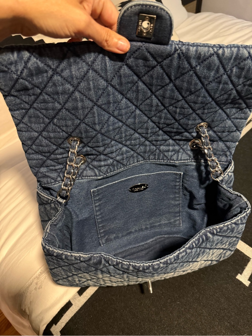 Denim quilted chain strap shoulder bag - designer inspired blue washed denim - Picture 4 of 4